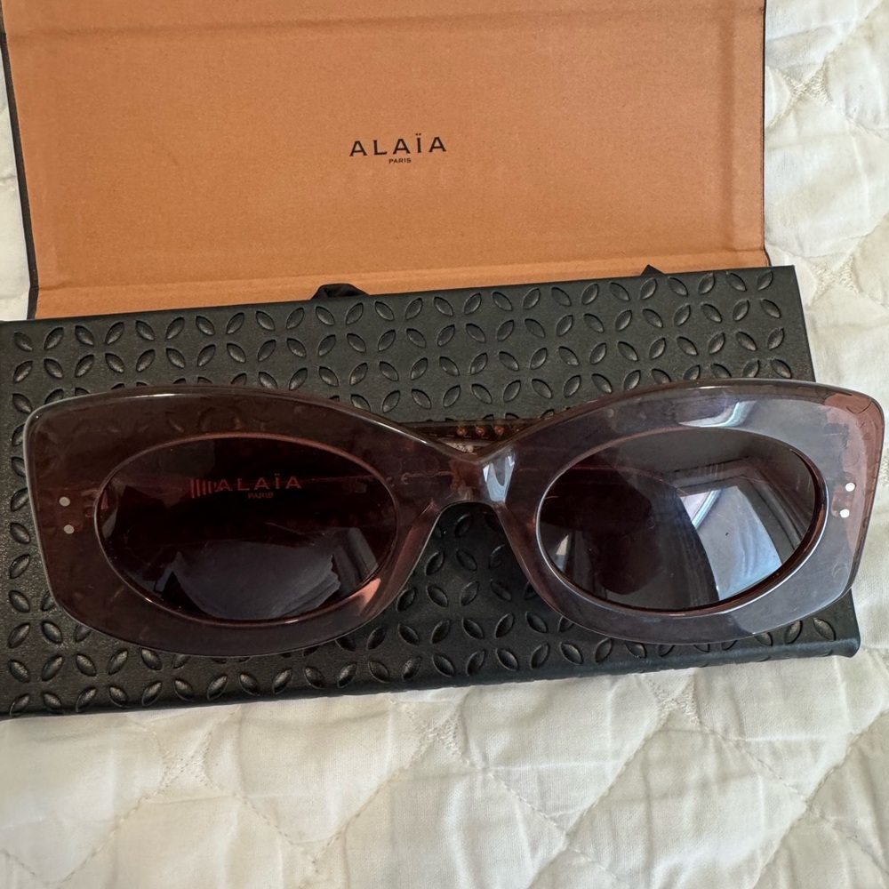 ALAÏA soft pink tint sunglasses